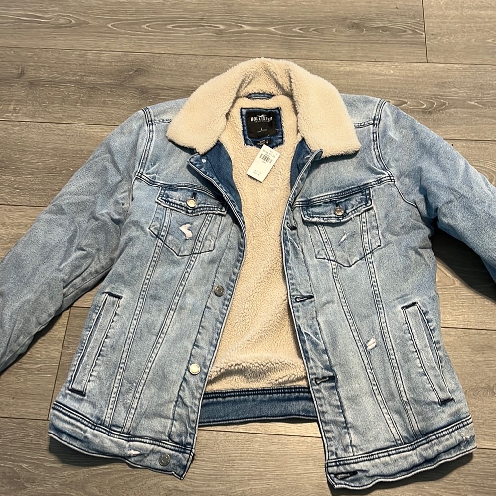 Men’s Hollister Jean Jacket with lining. Brand new!!